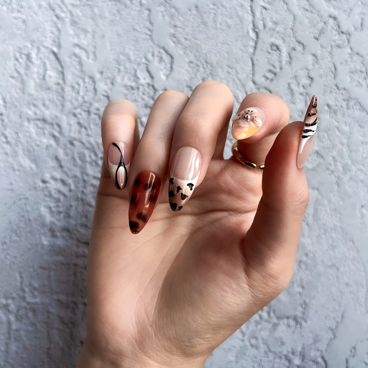 Espresso Spots Press-On Nails – Almond Medium | Milk Tea + 3D