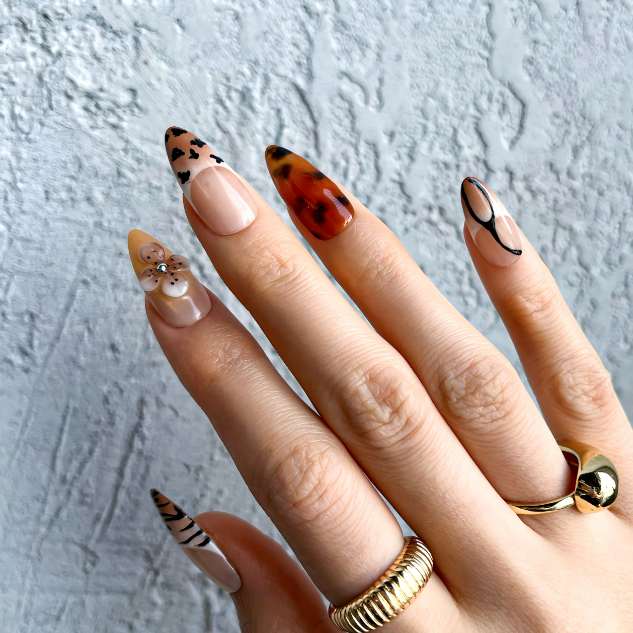Espresso Spots Press-On Nails – Almond Medium | Milk Tea + 3D